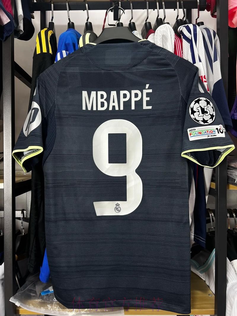 姆巴佩亮相细节:身披9号球衣 多位名宿惊喜助阵 姆巴佩亮相细节:身披9号球衣 多位名宿惊喜助阵